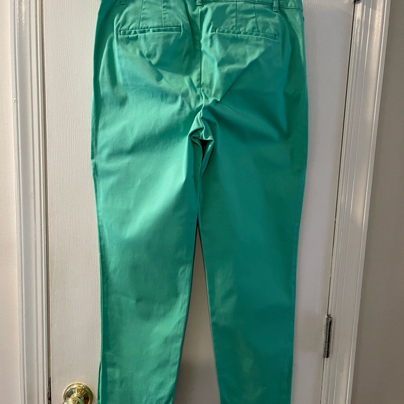 Ladies Talbots Size 2 Perfect Crop in Green. Like New Condition - Picture 2 of 2